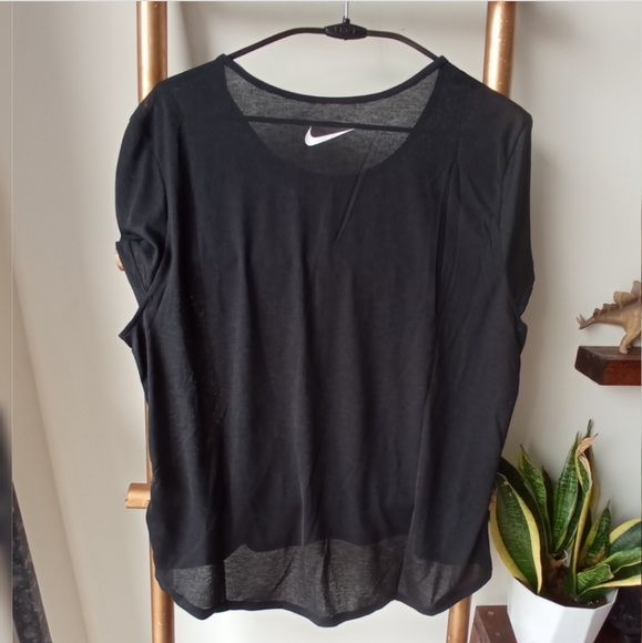 Nike XL Dry-Fit T-shirt - Picture 2 of 5